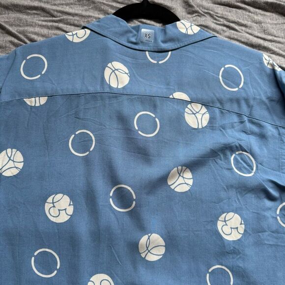 Sz XS Uniqlo Blue & White Geometric Mickey Mouse Disney Button Collar Mens Shirt - Picture 7 of 8